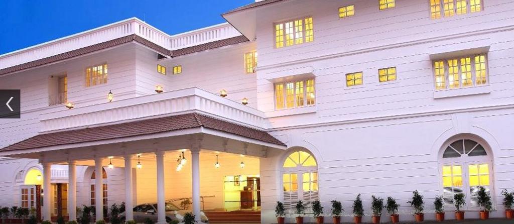 Hotel Luciya Palace Thrissur Esterno foto