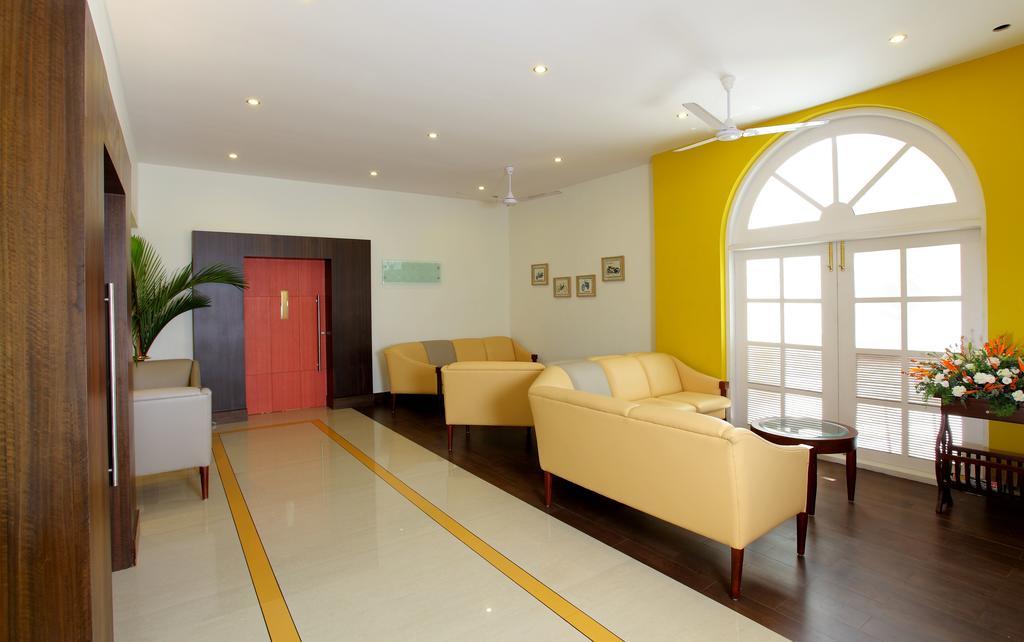 Hotel Luciya Palace Thrissur Esterno foto