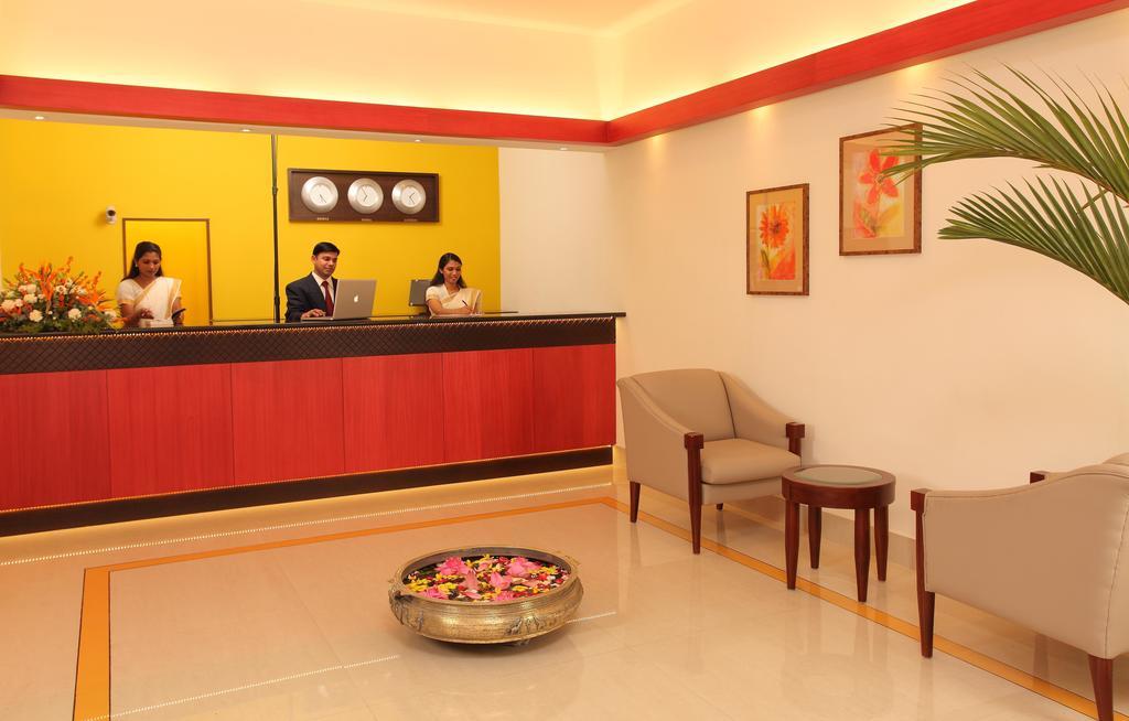 Hotel Luciya Palace Thrissur Esterno foto