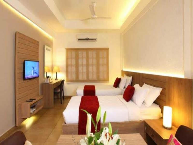 Hotel Luciya Palace Thrissur Esterno foto