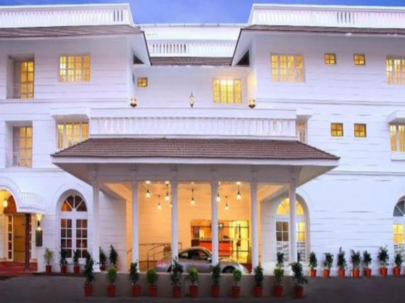 Hotel Luciya Palace Thrissur Esterno foto